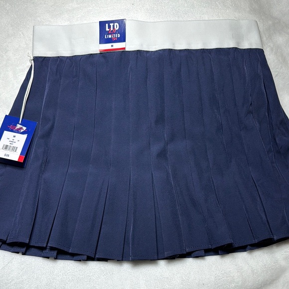 NWT Limited Too Navy Pleated Skirt with Built In Short Juniors Size M - Picture 6 of 7